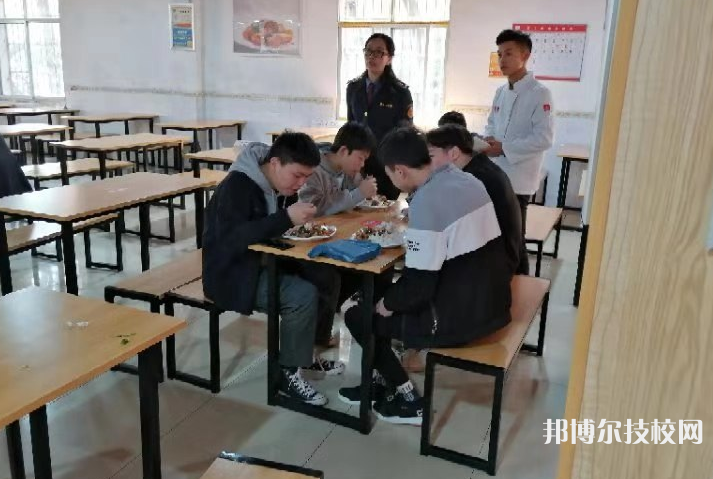 重慶青山工業(yè)技工學(xué)校網(wǎng)站網(wǎng)址 