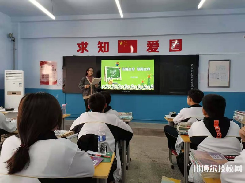 張家口科技職業(yè)學(xué)校2022年招生辦聯(lián)系電話