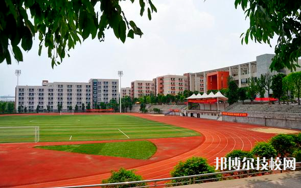 重慶渝東技工學(xué)校2022年招生辦聯(lián)系電話(huà)