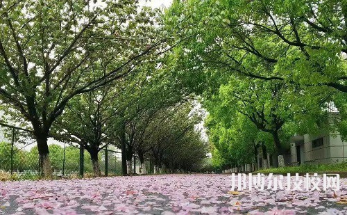 江蘇省昆山第一中等專業(yè)學(xué)校2022年招生辦聯(lián)系電話
