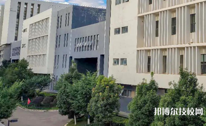 重慶冶金高級技工學校2022年招生辦聯(lián)系電話