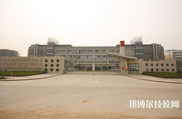 重慶公共交通技工學(xué)校2022年招生辦聯(lián)系電話