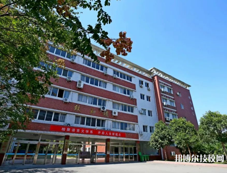 昆明盤龍職業(yè)高級中學(xué)2022年學(xué)費(fèi)、收費(fèi)多少