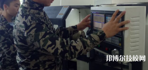 武勝萬善職業(yè)中學地址在哪里