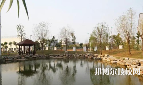 云南楚雄工業(yè)學(xué)校2022年報(bào)名條件、招生要求、招生對(duì)象