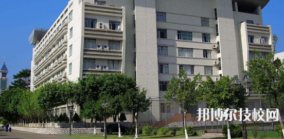 云南曲靖應(yīng)用技術(shù)學(xué)校2022年招生辦聯(lián)系電話