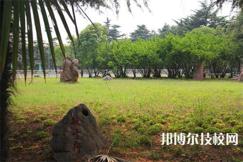 昆明衛(wèi)生學(xué)校2022年招生辦聯(lián)系電話