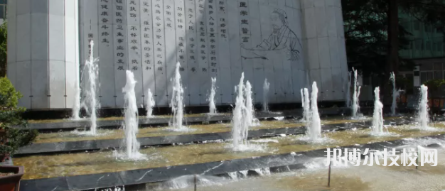 四川甘孜衛(wèi)生學(xué)校2022年招生辦聯(lián)系電話