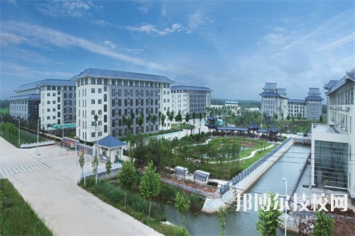 曲靖地區(qū)技工學(xué)校2022年學(xué)費(fèi)、收費(fèi)多少