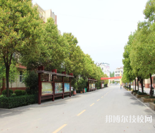 云南工業(yè)高級技工學(xué)校2022年學(xué)費、收費多少
