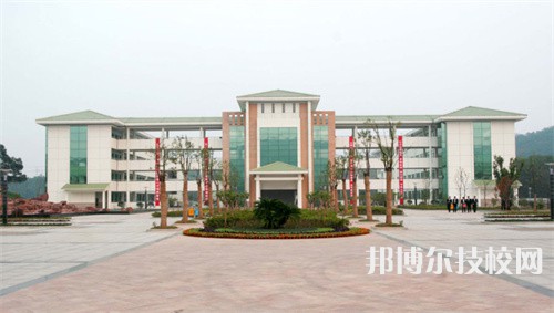 鎮(zhèn)江高等職業(yè)技術(shù)學(xué)校2022年招生辦聯(lián)系電話