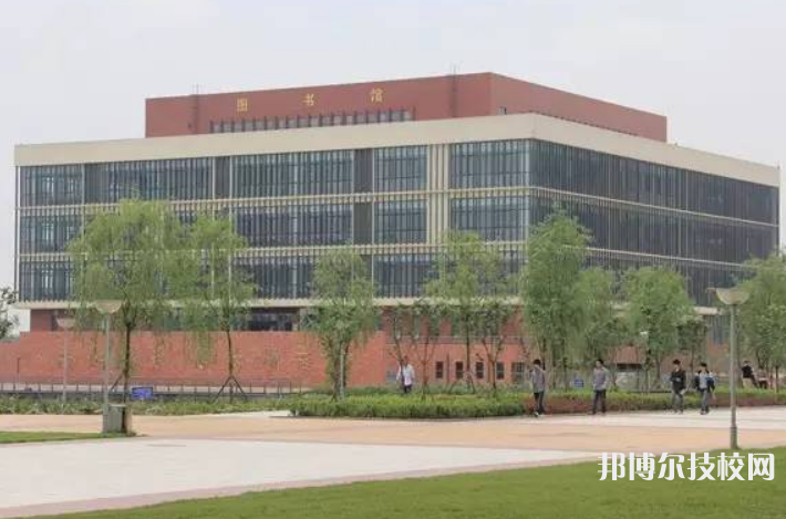 云南建筑技工學(xué)校2022年招生辦聯(lián)系電話