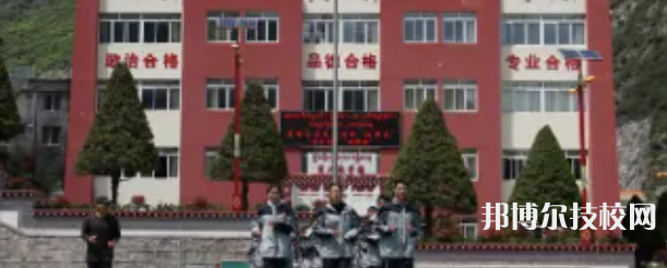 四川藏文學(xué)校2022年招生辦聯(lián)系電話