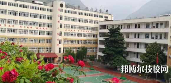 昆明西山區(qū)職業(yè)高級(jí)中學(xué)2022年學(xué)費(fèi)、收費(fèi)多少