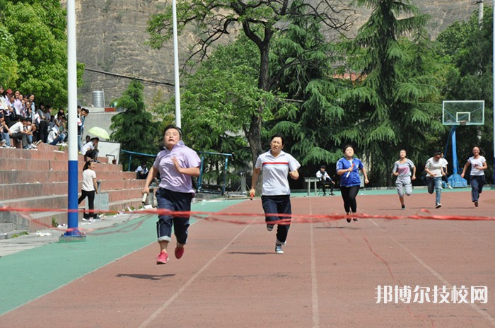 甘肅隴南市衛(wèi)生學(xué)校2022年報名條件、招生要求、招生對象