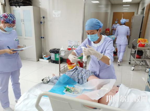 重慶藥劑學(xué)校2022年招生辦聯(lián)系電話