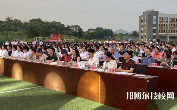 重慶紡織技工學(xué)校2022年招生辦聯(lián)系電話
