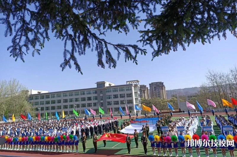 平?jīng)鲂畔⒐こ虒W(xué)校2022年招生辦聯(lián)系電話