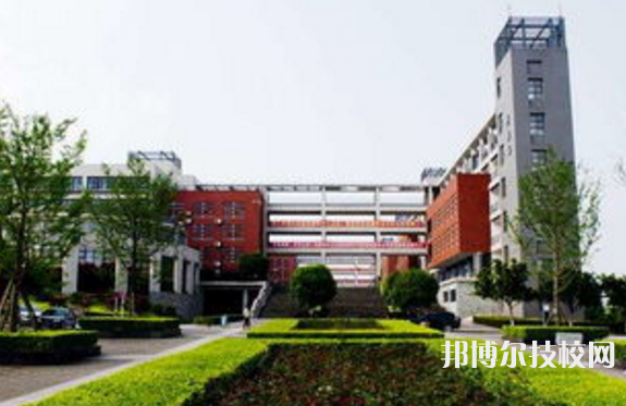 重慶綦江職業(yè)技術學校2022年報名條件、招生要求、招生對象
