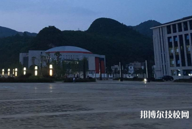 紫云苗族布依族自治民族職業(yè)技術(shù)中學(xué)2022年招生辦聯(lián)系方式