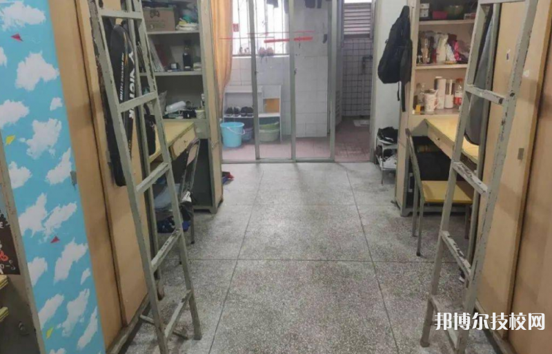 重慶春琿人文技工學(xué)校2022年宿舍條件