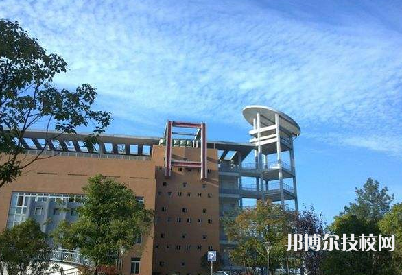 貴州工業(yè)職業(yè)技術(shù)學(xué)院(中職部)2022年報(bào)名條件、招生要求、招生對象