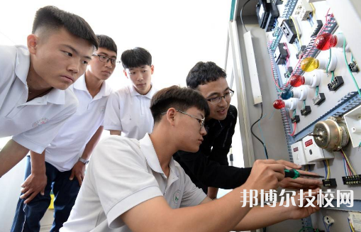 柏鄉(xiāng)職教中心2022年招生辦聯(lián)系電話