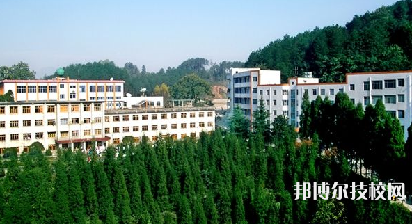 黔南民族醫(yī)學(xué)高等專科學(xué)校(中職部)2022年報名條件、招生要求、招生對象
