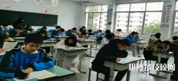 達(dá)州風(fēng)華職業(yè)技術(shù)學(xué)校2022年報(bào)名條件、招生要求、招生對(duì)象