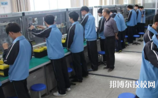 貴州2022年上中專學(xué)?？梢钥即髮W(xué)嗎