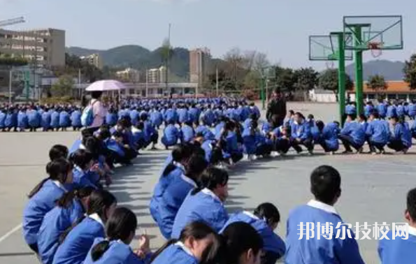 貴州2022年上中專學(xué)校多少錢