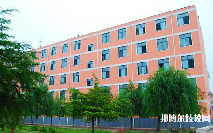貴州2022年男生讀什么中專學(xué)校