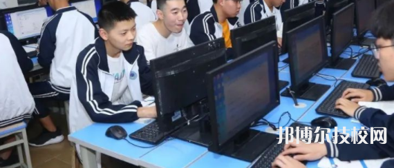 四川2022年計(jì)算機(jī)學(xué)校有男生嗎