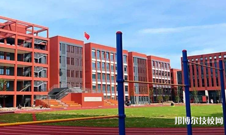 貴州2022年女生在中專學(xué)校學(xué)什么好