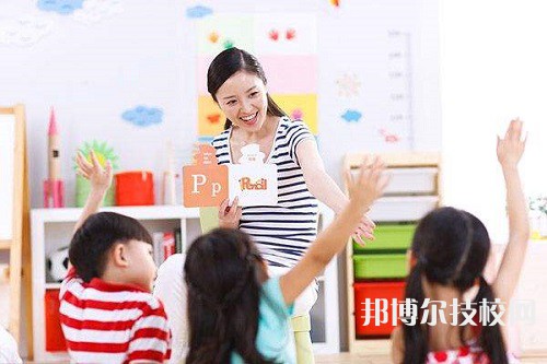 江蘇2022年女孩子中專學(xué)什么好