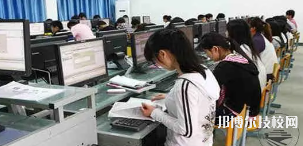 四川2022年女生讀計算機學(xué)校好嗎