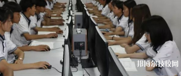四川2022年女生學(xué)什么計(jì)算機(jī)學(xué)校好