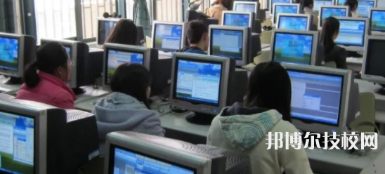 四川2022年女生學(xué)計(jì)算機(jī)學(xué)校有前途嗎