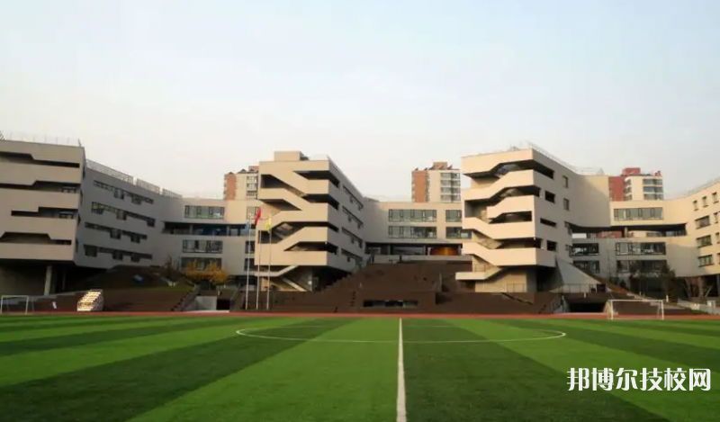 貴州2022年女生中專學什么專業(yè)好找工作