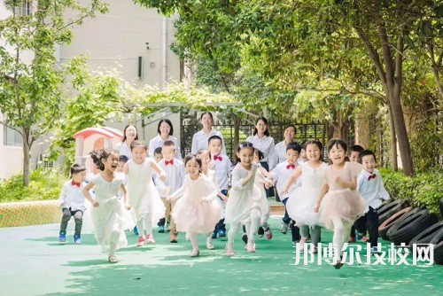 江蘇2022年女生在中專學(xué)校學(xué)什么好