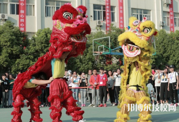 南京工業(yè)科技技工學(xué)校學(xué)費