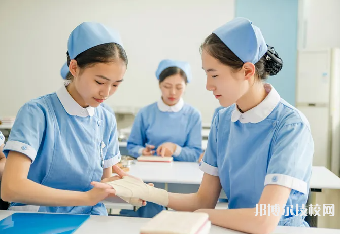 重慶2022年中專學(xué)什么好找工作