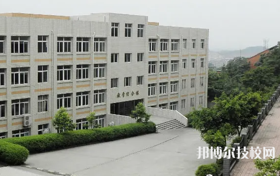 重慶2022年中專和?？朴惺裁磪^(qū)別