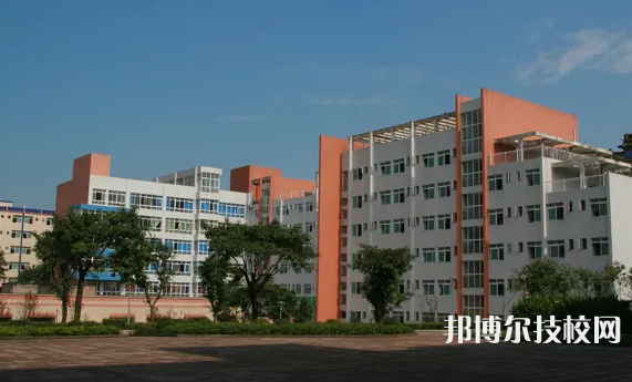 重慶2022年上中?？梢钥即髮W(xué)嗎