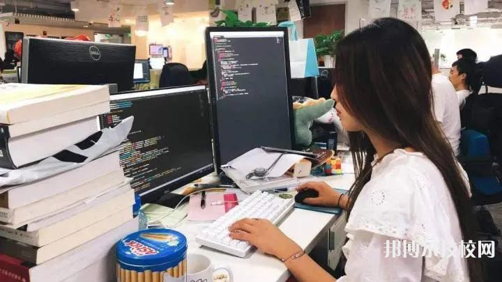 成都2022年女生學(xué)計(jì)算機(jī)專業(yè)怎么樣