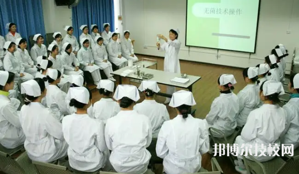 重慶2022年高中文憑高還是中專