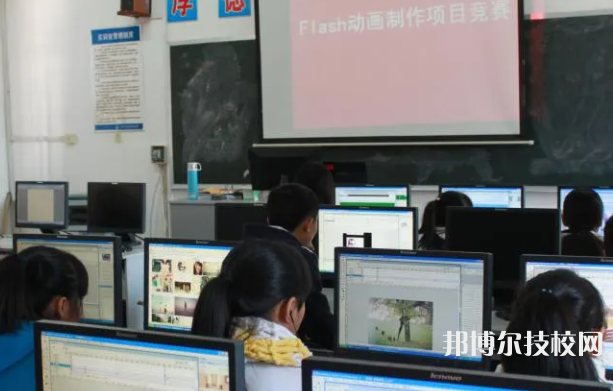 四川2022年現(xiàn)在計(jì)算機(jī)學(xué)校讀什么專業(yè)好
