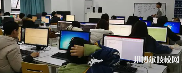 四川2023年女孩上計(jì)算機(jī)學(xué)校學(xué)什么好