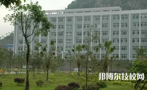 重慶市交通高級技工學(xué)校2023年招生辦聯(lián)系電話