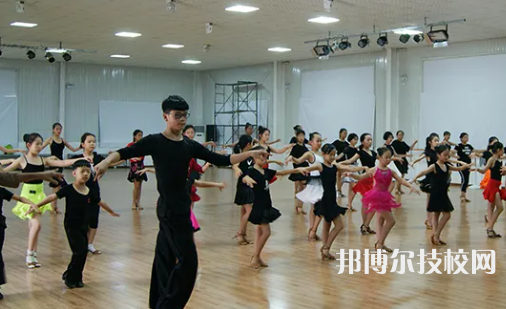 秦皇島體育舞蹈?？茖W(xué)校2023年報(bào)名條件、招生要求、招生對象